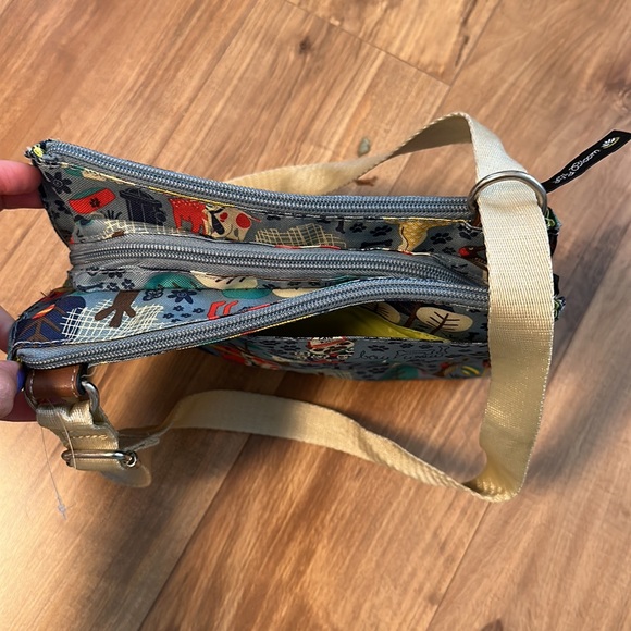 Lily Bloom purse with multiple pockets and adjustable strap - Picture 4 of 12